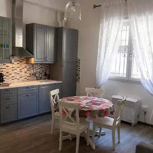 https://lorenzo-apartment.it-tuscanyhotel.com