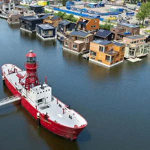 https://lightship-amsterdam.amsterdamhotelsnl.com